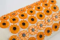 Аппликатор Кузнецова. Массажер для шеи, желтый (более острые иглы).