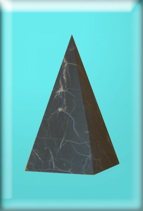 Пирамида высокая из шунгита 3 см, неполированная